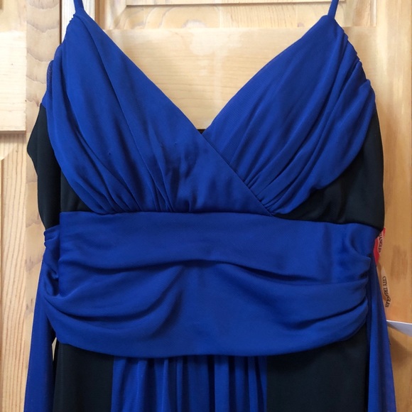 Ladies Long Formal Gown - Picture 2 of 6